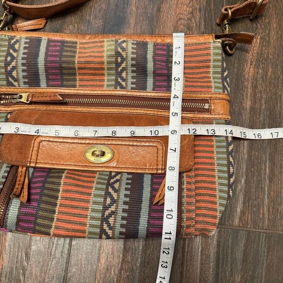 Fossil Multicolored Carpet Leather Crossbody Bag with Southwestern Design - Picture 11 of 11